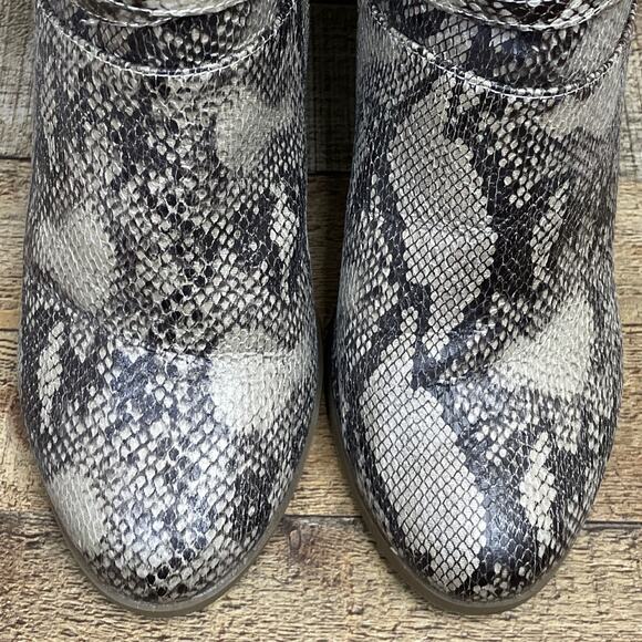 JustFab Willa Snake Print Heeled Buckle Booties Ankle Boots White Gray Size 10 - Picture 2 of 12